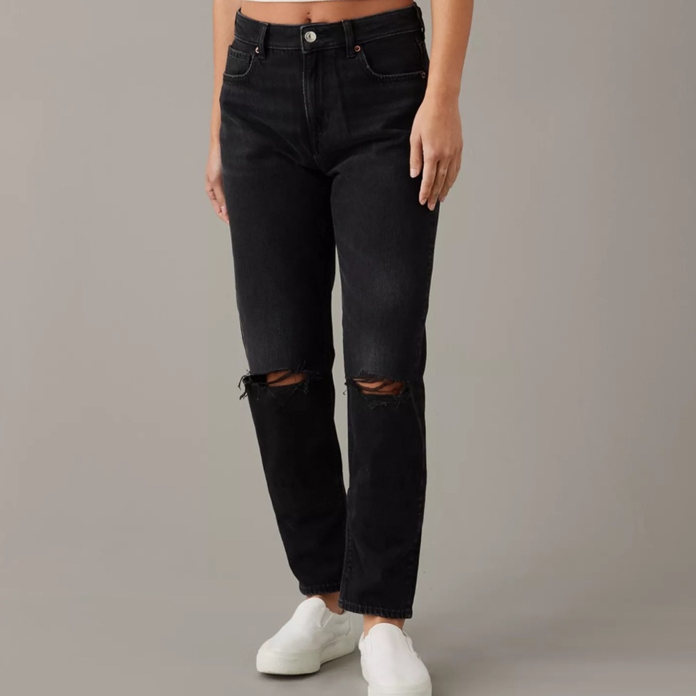✨ NWT ✨ AE Strigid Mom Jean Size 6S